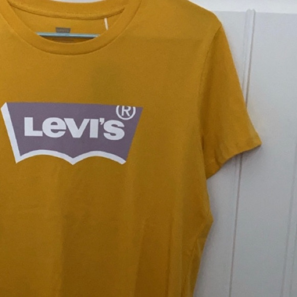 Levi’s T-shirt
